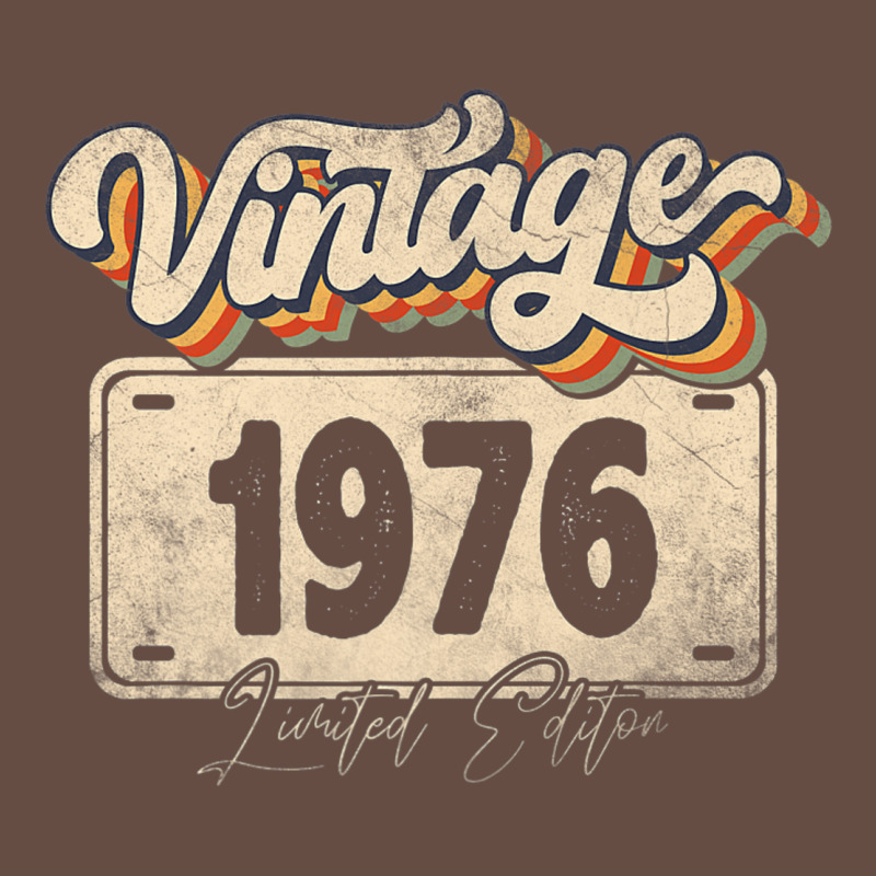 46 Year Old Vintage 1976 Men Women 46th Birthday Decor Long Sleeve Tee by minhPixels | Teevron