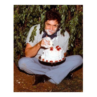 johnny cash eating cake in a bush | Teevron