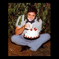 Johnny Cash Eating Cake In A Bush Heavy Core Tee | Teevron