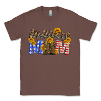 Chestnut military mom with soldier boots Classic Tee - Artiststas
