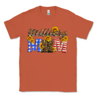 Copper military mom with soldier boots Classic Tee - Artiststas