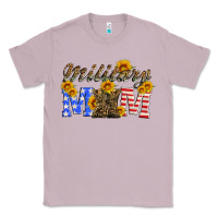 Lilac military mom with soldier boots Classic Tee - Artiststas