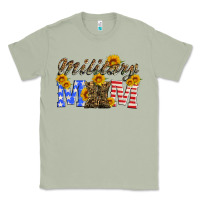 Matcha military mom with soldier boots Classic Tee - Artiststas