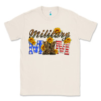 Natural military mom with soldier boots Classic Tee - Artiststas