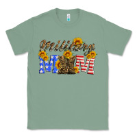 Sage military mom with soldier boots Classic Tee - Artiststas