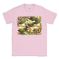 Bubblegum Pink leopard camo pattern background Classic Tee - Jasminsmagicworld