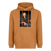 Meerkat who is ricky martin playing in ameri Heavyweight Hoodie - linhVisuals
