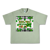 Oil Green Irish today but please kiss me st. patricks day Urban Heavy Tee - FaDigitalArtStudio