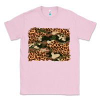 Bubblegum Pink camouflage and leopard background Classic Tee - Artiststas