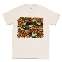 Natural camouflage and leopard background Classic Tee - Artiststas
