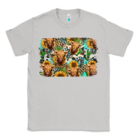 Moon Dust highland cow western background Classic Tee - Jasminsmagicworld