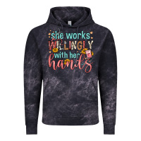 Cloud Black she works willingly with her hands Vintage Hoodie - FaDigitalArtStudio