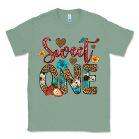 Sage sweet one strawberry Classic Tee - Artiststas