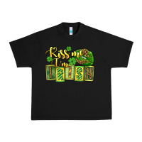 Black St. Patrick's Kiss me i am irish Urban Heavy Tee - OliviaCreatesArt