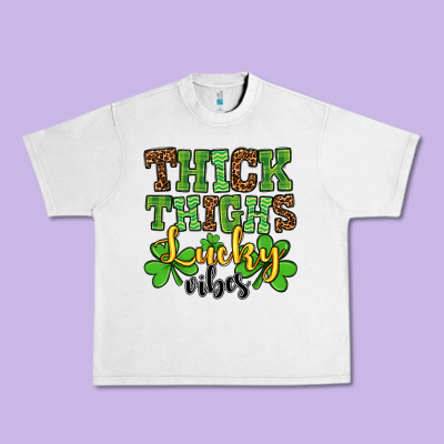 St. Patrick's Thick Thighs Lucky Vibes Urban Heavy Tee Designed By Oliviacreatesart