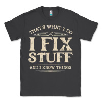 Smoke that's what i do i fix stuff and i know things funny saying t shirt Classic Tee - maiPhamDesign
