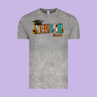 Mom Of A Senior 2021 Vintage Tee Designed By Jasminsmagicworld