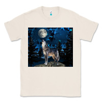 Natural wolf howling at the moon Classic Tee - TumblerDesignByShophia
