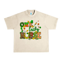 Sandshell St. Patricks Day one lucky nurse Urban Heavy Tee - HowdyJamesFarm