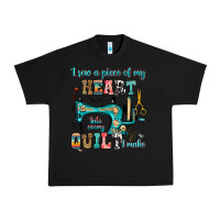 Black i sew a piece of my heart into every quilt i make Urban Heavy Tee - RanaPortraitStore