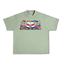 Oil Green red white and boozy libbey glass Urban Heavy Tee - RanaPortraitStore