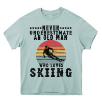 Arona Never Underestimate An Old Man Who Loves Skiing Heavy Core Tee - Bettercallsaul