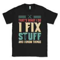Black that's what i do   i fix stuff and i know things Classic Tee - longCreatives