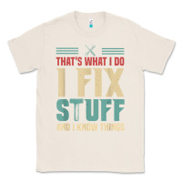 Natural that's what i do   i fix stuff and i know things Classic Tee - longCreatives