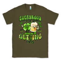 Army Green everybody in the pub getting tipsy artiststas Classic Tee - Artiststas