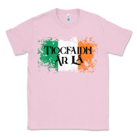 Bubblegum Pink Tiocfaidh Ar La Vintage Ireland Irish Flag Gifts For Men Classic Tee - trangStudio