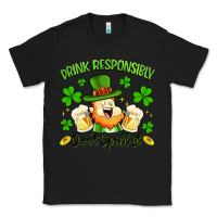 Black drink responsibly dont spill it Classic Tee - Artiststas