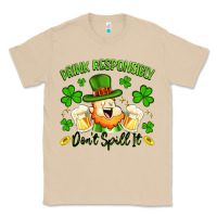 Mushroom drink responsibly dont spill it Classic Tee - Artiststas