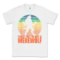 White trust me i'm not a werewolf men boys halloween costume Classic Tee - trangStudio