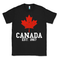 Black vintage canada est.1867 maple leaf canadian flag r Classic Tee - ArtChic