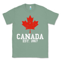 Sage vintage canada est.1867 maple leaf canadian flag r Classic Tee - ArtChic