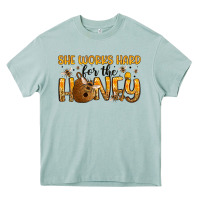 Arona she works hard for the honey Heavy Core Tee - Artiststas