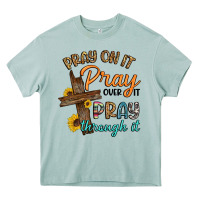 Arona pray on it pray over it pray through it Heavy Core Tee - Artiststas