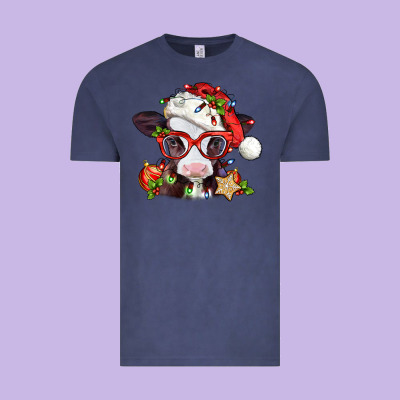 Christmas Baby Cow Vintage Tee Designed By Jasminsmagicworld
