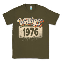 Army Green 46 Year Old Vintage 1976 Men Women 46th Birthday Decor Classic Tee - minhPixels