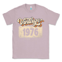 Lilac 46 Year Old Vintage 1976 Men Women 46th Birthday Decor Classic Tee - minhPixels