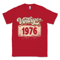 Red 46 Year Old Vintage 1976 Men Women 46th Birthday Decor Classic Tee - minhPixels