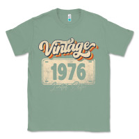 Sage 46 Year Old Vintage 1976 Men Women 46th Birthday Decor Classic Tee - minhPixels