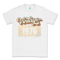 White 46 Year Old Vintage 1976 Men Women 46th Birthday Decor Classic Tee - minhPixels