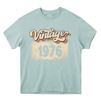 Arona 46 Year Old Vintage 1976 Men Women 46th Birthday Decor Heavy Core Tee - minhPixels