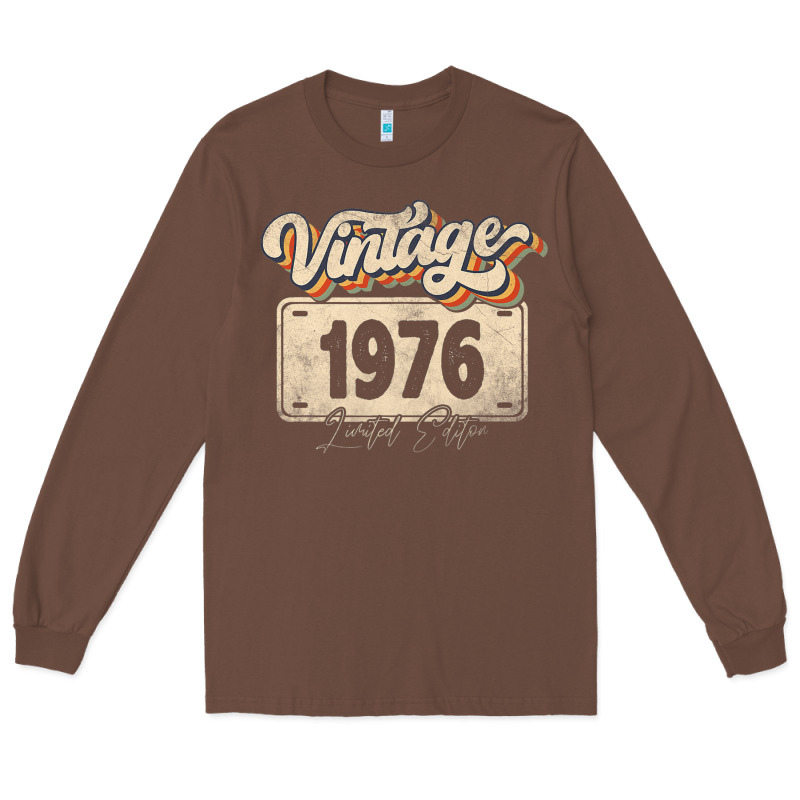 46 Year Old Vintage 1976 Men Women 46th Birthday Decor Long Sleeve Tee by minhPixels | Teevron