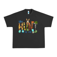 Pigment Black The hunt is on with eggs Easter Day Urban Heavy Tee - HowdyJamesFarm
