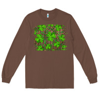 Chestnut st patrick's day shamrock and leopard distressed background Long Sleeve Tee - RanaPortraitStore