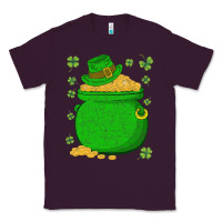 Plum ireland leprechaun hat pot of gold irish st patricks day Classic Tee - lanVoArt