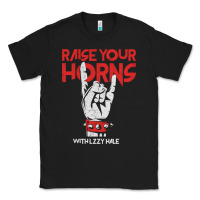 Black more then awesome lzzy hale halestorm look amazing days Classic Tee - lanVoArt