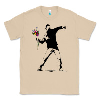 Mushroom banksy protester throwing flowers Classic Tee - lanVoArt
